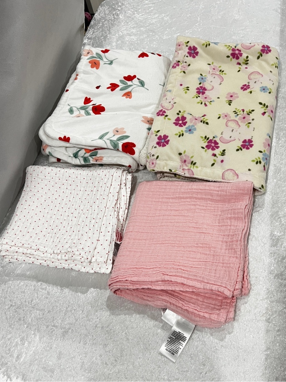 Lot of 4-Piece baby Blankets White Pink Floral Cotton And Fleece Lined Wraps